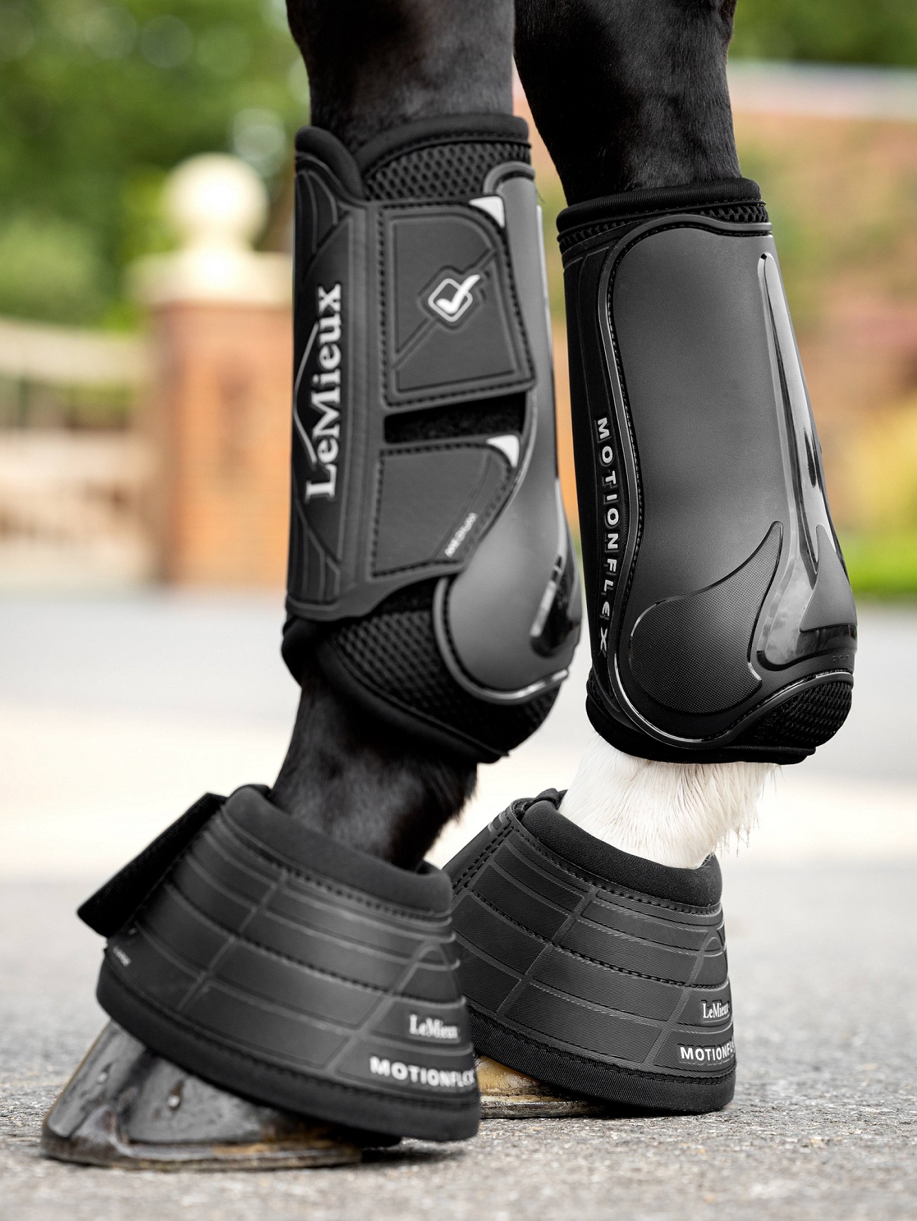 LeMieux Motionflex Over Reach Boot, Hufglocken