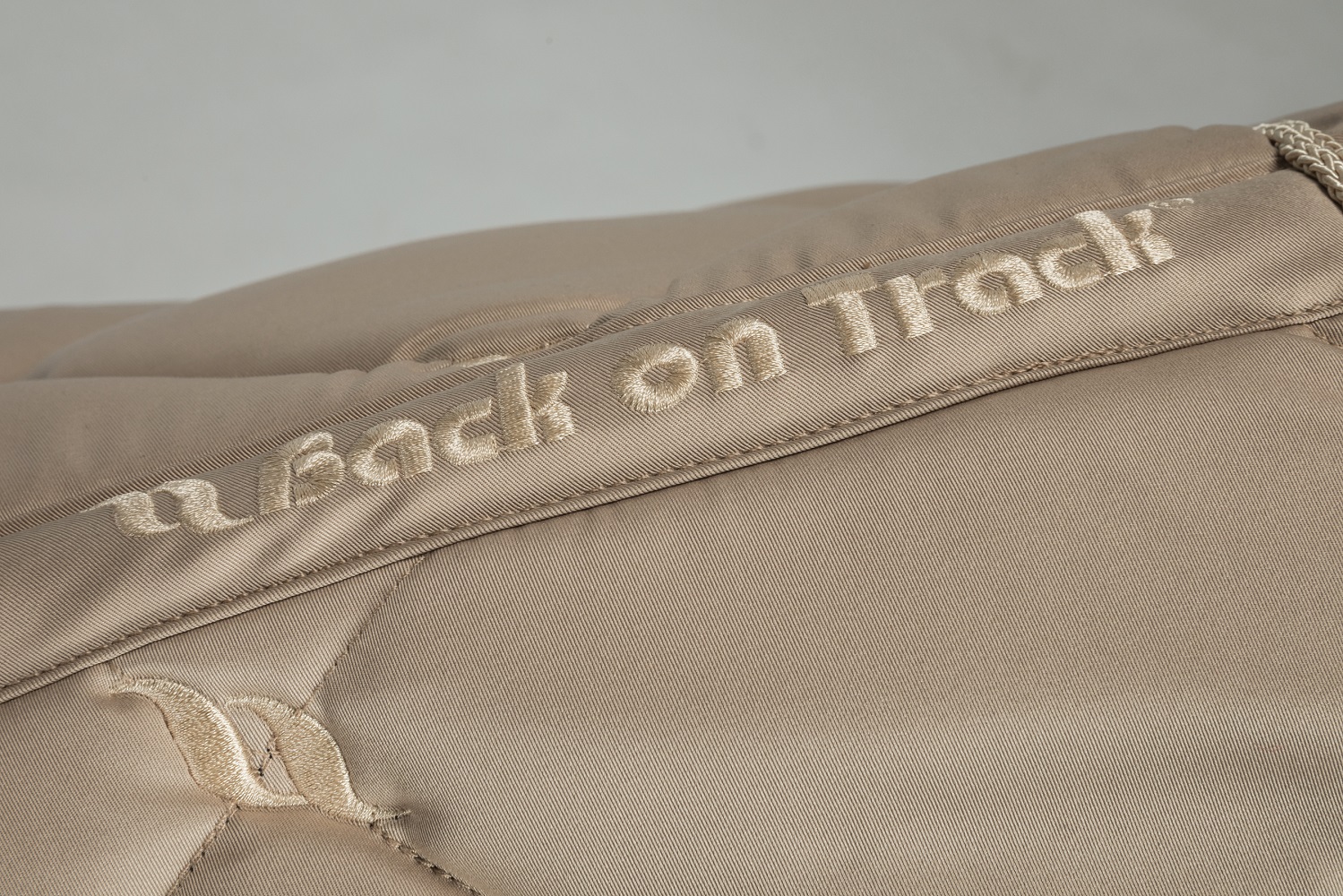 Back on Track Nights Collection Schabracke Dressur, Champagne